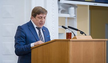 Евгений Солнцев впервые отчитался перед депутатами Заксобрания